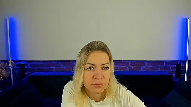 Snapshot of Anna_Snows chatting on 21, 10, 2025 Anna Snows online show from 21, 10, 2025