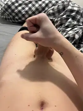 enzoyoungbisex online show from 18, 2, 2026