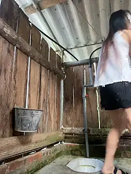 Snapshot of PhanHaa chatting on 11, 10, 2025 PhanHaa online show from 11, 10, 2025