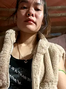 Snapshot of PhanHaa chatting on 28, 11, 2025 PhanHaa online show from 28, 11, 2025