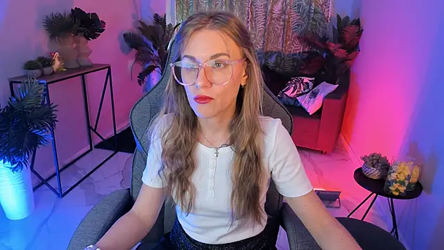 Snapshot of VanessaMates chatting on 6, 10, 2025 VanessaMates online show from 6, 10, 2025