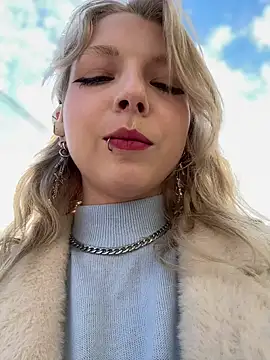 EveLittleSinner online show from 7, 10, 2025