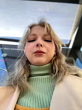 EveLittleSinner online show from 8, 10, 2025