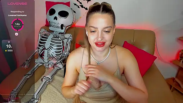 Snapshot of Emma__Ross chatting on 27, 10, 2025 Emma  Ross online show from 27, 10, 2025