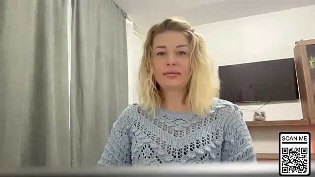 Blondie xoxoxo online show from 10, 10, 2025