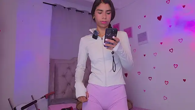 Snapshot of BrunetteAdams001 chatting on 25, 3, 2026 BrunetteAdams001 online show from 25, 3, 2026