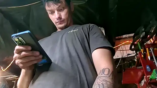 Snapshot of twistafatpipe chatting on 16, 9, 2025 twistafatpipe online show from 16, 9, 2025