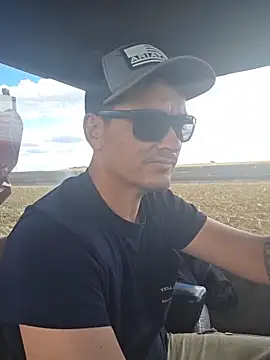 Snapshot of twistafatpipe chatting on 21, 10, 2025 twistafatpipe online show from 21, 10, 2025