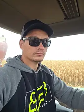 Snapshot of twistafatpipe chatting on 25, 10, 2025 twistafatpipe online show from 25, 10, 2025