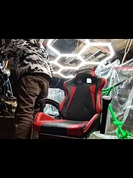 Snapshot of twistafatpipe chatting on 21, 12, 2025 twistafatpipe online show from 21, 12, 2025