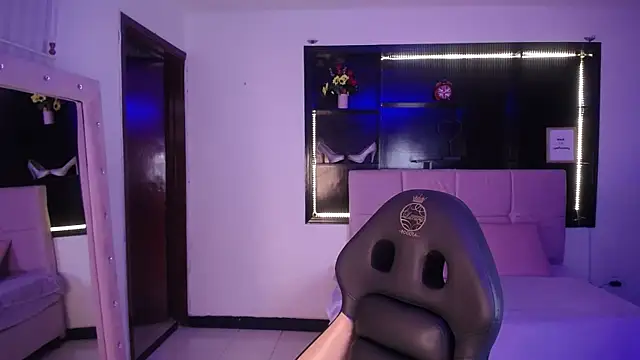 Snapshot of emiily_smith1 chatting on 18, 9, 2025 emiily smith1 online show from 18, 9, 2025