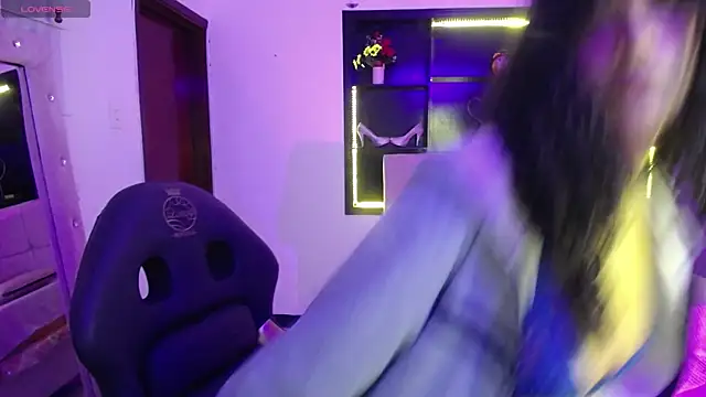 Snapshot of emiily_smith1 chatting on 2, 10, 2025 emiily smith1 online show from 2, 10, 2025