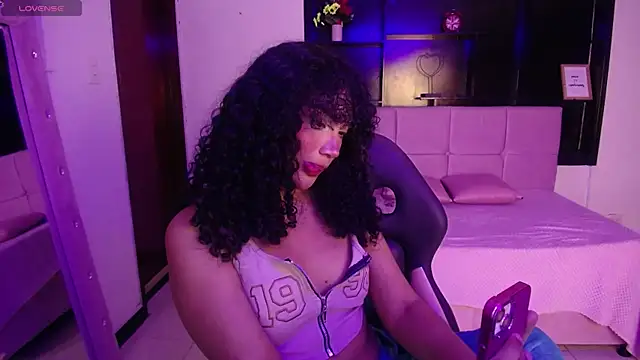 Snapshot of emiily_smith1 chatting on 5, 10, 2025 emiily smith1 online show from 5, 10, 2025