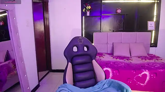 Snapshot of emiily_smith1 chatting on 8, 10, 2025 emiily smith1 online show from 8, 10, 2025