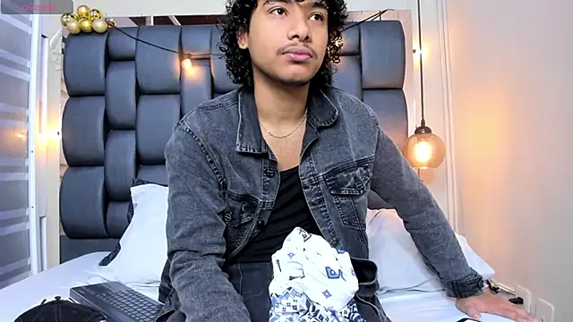 Snapshot of Miriam_milf chatting on 4, 12, 2025 Miriam milf online show from 4, 12, 2025