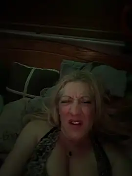 Snapshot of Vixen1221 chatting on 20, 12, 2025 Vixen1221 online show from 20, 12, 2025