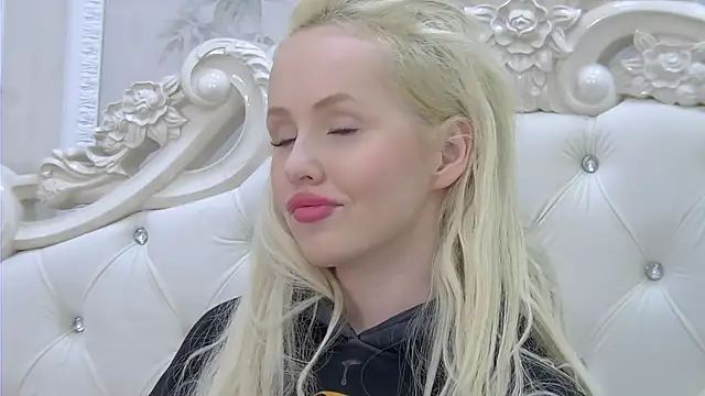 Snapshot of EllieFrosty_ chatting on 7, 11, 2025 EllieFrosty online show from 7, 11, 2025