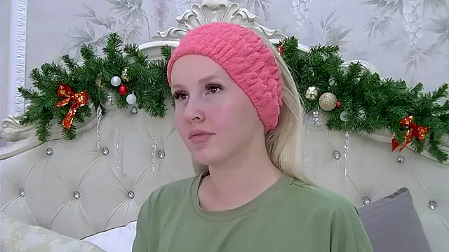 Snapshot of EllieFrosty_ chatting on 14, 12, 2025 EllieFrosty online show from 14, 12, 2025