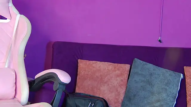 Maylu Fox online show from 4, 11, 2025