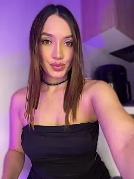 Bella-taylorr online show from 11, 4, 2026