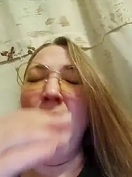 Kiss Eva online show from 2, 1, 2025