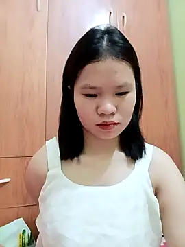 Snapshot of emyeuhss chatting on 13, 9, 2025 emyeuhss online show from 13, 9, 2025