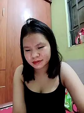 Snapshot of emyeuhss chatting on 17, 9, 2025 emyeuhss online show from 17, 9, 2025