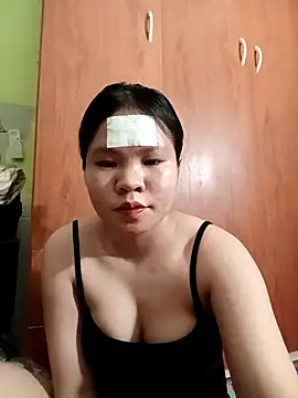 Snapshot of emyeuhss chatting on 2, 10, 2025 emyeuhss online show from 2, 10, 2025