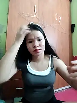 Snapshot of emyeuhss chatting on 10, 10, 2025 emyeuhss online show from 10, 10, 2025