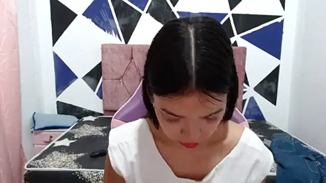 Snapshot of shy_luna18 chatting on 28, 11, 2025 shy luna18 online show from 28, 11, 2025