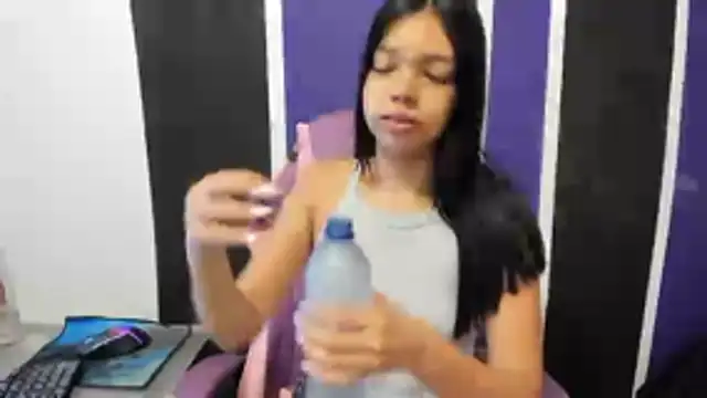 Snapshot of shy_luna18 chatting on 10, 1, 2026 shy luna18 online show from 10, 1, 2026