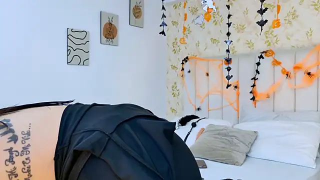 Celeste Ackerman online show from 24, 10, 2025