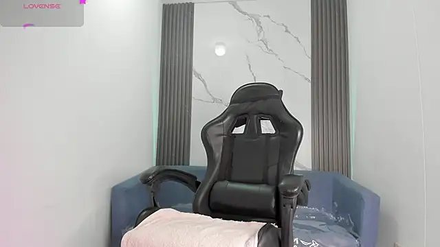 Snapshot of ShaunaDream chatting on 2, 10, 2025 ShaunaDream online show from 2, 10, 2025