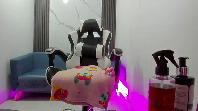 Snapshot of ShaunaDream chatting on 28, 10, 2025 ShaunaDream online show from 28, 10, 2025