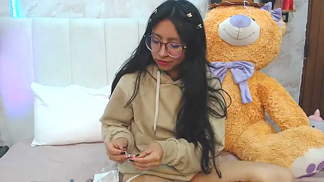 Snapshot of VioletxBloom chatting on 15, 10, 2025 VioletxBloom online show from 15, 10, 2025