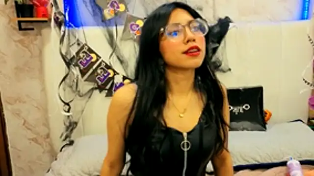 Snapshot of VioletxBloom chatting on 24, 10, 2025 VioletxBloom online show from 24, 10, 2025