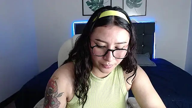 Snapshot of nicolee_8 chatting on 24, 9, 2025 nicolee 8 online show from 24, 9, 2025