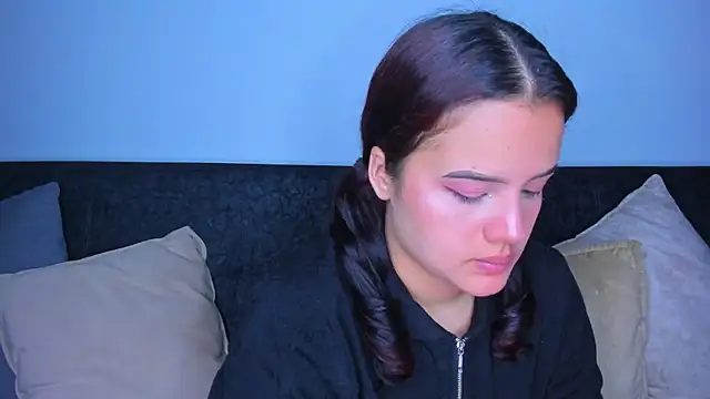 Snapshot of sweet_lily26 chatting on 14, 11, 2025 sweet lily26 online show from 14, 11, 2025