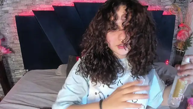 Snapshot of Suxan_White_ chatting on 12, 4, 2026 Suxan White online show from 12, 4, 2026