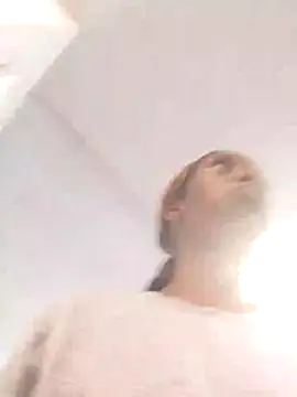 Snapshot of londie2 chatting on 26, 11, 2025 londie2 online show from 26, 11, 2025