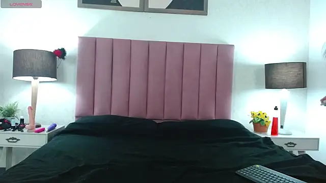 Snapshot of Lolagolden1 chatting on 24, 10, 2025 Lolagolden1 online show from 24, 10, 2025