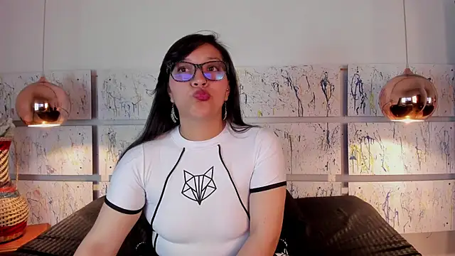 Skye bluee  online show from 12, 9, 2025