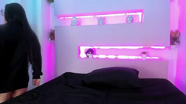 Skye bluee  online show from 14, 9, 2025