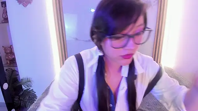 Skye bluee  online show from 3, 10, 2025