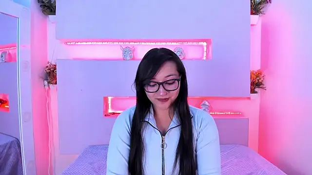 Skye bluee  online show from 21, 10, 2025