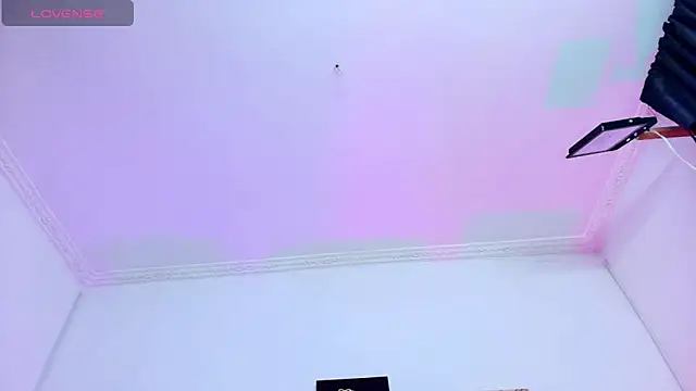 Maddy Esther online show from 27, 10, 2025