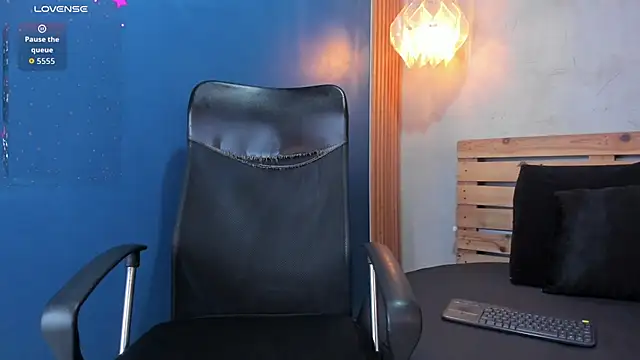 Daiisy kiss online show from 13, 9, 2025