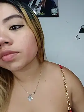 Snapshot of Emily__Hott chatting on 2, 7, 2026 Emily Hott online show from 2, 7, 2026