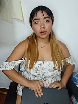 Snapshot of Emily__Hott chatting on 5, 7, 2026 Emily Hott online show from 5, 7, 2026