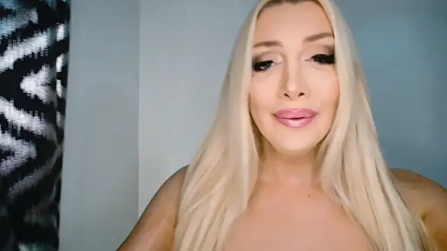 Snapshot of BarbiLive chatting on 6, 11, 2025 BarbiLive online show from 6, 11, 2025